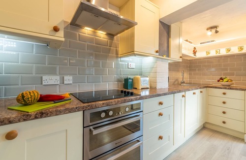 Leiston Cottage | Hideaway Cottage, Leiston
