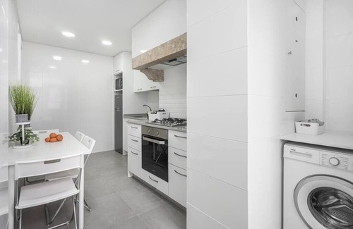 Alto do Pina Apartment | Hideaway Family Apartment | AC | Wi-Fi | Location