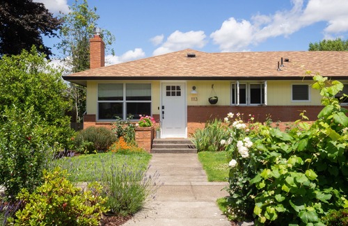 McMinnville House | Hideaway House Tucked In The Heart Of McMinnville