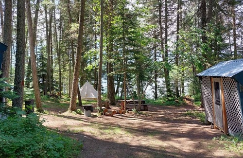 Olney RV Rental | Hideaway Hut 2/ 1 Queen and 1 Bunkbed