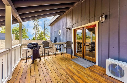 Oakhurst Ski Chalet | Hideaway Lookout near Yosemite and Bass Lake, with WiFi, AC and amazing views.