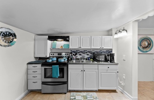 Arlington House | Hideaway Nest Saver, Long-Term, Skylights, W/D