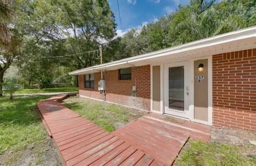 Arlington House | Hideaway Nest Saver, Long-Term, Skylights, W/D