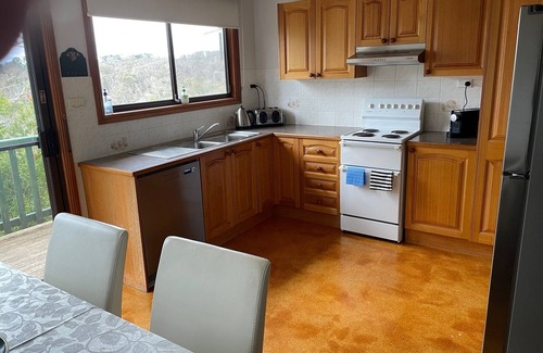 Blackheath Cottage | Hideaway, Popes Glen Views, Slow Combustion Fireplace, Ducted Gas Heating, WiFi