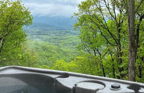 Rileyville House | Hideaway Tiny Cabin, Hot Tub, View, Firepit