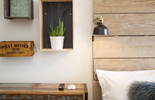 Cotham House | higgihaus (#46, 2-4 Bed ). Small Groups. Hip Location. Sleeps 4 - 10.