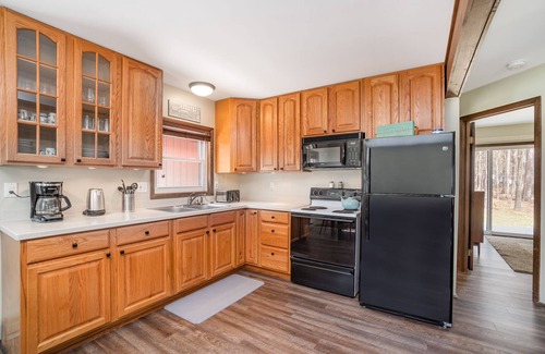 Higgins Lake Ski Chalet | Higgins Haven - A cozy 2 bedroom cottage with loft
