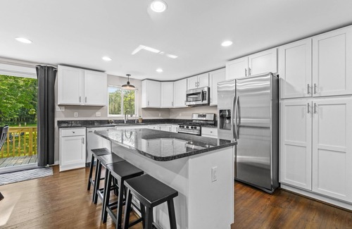 Higgins Lake House | Higgins Hideout *3 minute drive to the beach*