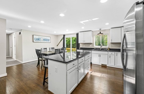 Higgins Lake House | Higgins Hideout *3 minute drive to the beach*