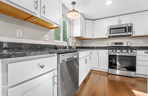 Higgins Lake House | Higgins Hideout *3 minute drive to the beach*
