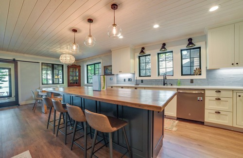 Higgins Lake House | Higgins Lake Vacation Rental w/Lake Views & Deck!