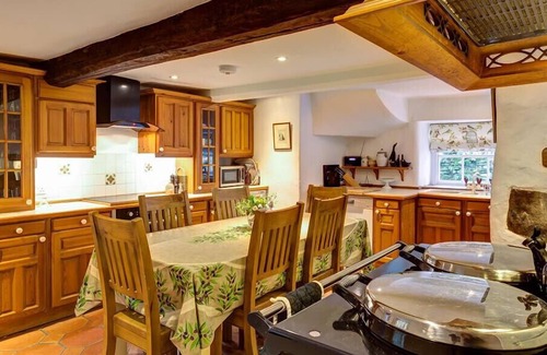 Windermere Cottage | HIGH CLEABARROW, pet friendly, with open fire in Windermere