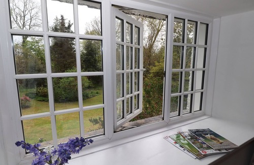 Windermere Cottage | HIGH CLEABARROW, pet friendly, with open fire in Windermere
