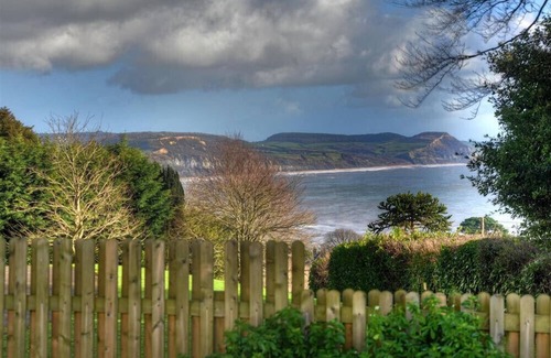 Lyme Regis House | HIGH CLIFF COTTAGE, pet friendly, with a garden in Lyme Regis