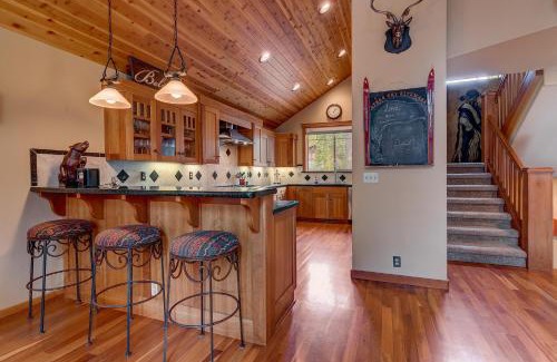 Truckee House | High Country Lodge - Hot Tub, Amenities Access, Shuffleboard and Horse Shoe Pit