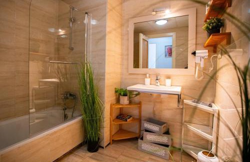 Carretera de Cadiz Apartment | High-End Corner Stay with FREE Parking - Malaga