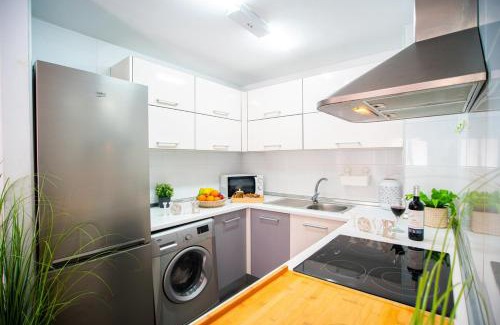 Carretera de Cadiz Apartment | High-End Corner Stay with FREE Parking - Malaga