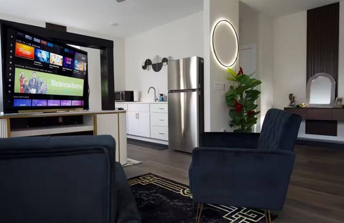 Durham Apartment | High-End Loft: Private Garage, 360° TV & No Fees