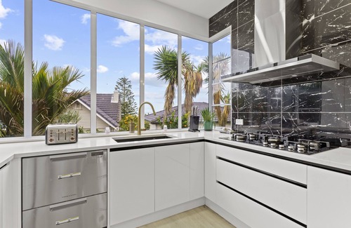 Hillsborough Villa | High-end Modern Villa Spa Pool & Views