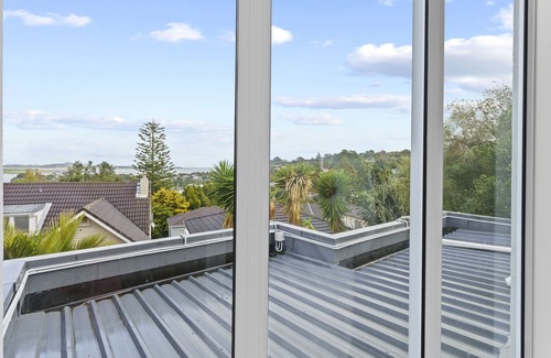 Hillsborough Villa | High-end Modern Villa Spa Pool & Views