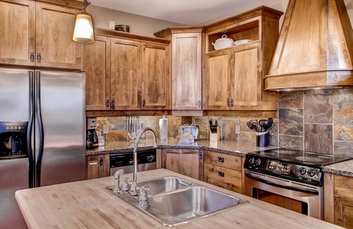 Snow Pine Estates House | High-end ski-in/ski-out home with private hot tub, sauna, & room for everyone
