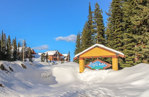Snow Pine Estates House | High-end ski-in/ski-out home with private hot tub, sauna, & room for everyone