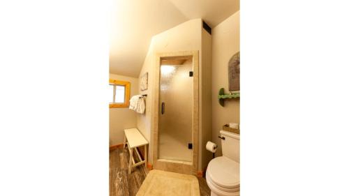 Red River House | High Expectations - In Town - New Property! - Fireplace - Adjustable Bed - Fenced Yard