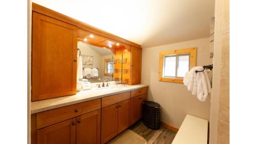 Red River House | High Expectations - In Town - New Property! - Fireplace - Adjustable Bed - Fenced Yard