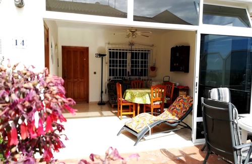 Los Altos Apartment | High quality apartment with great views over the city, salt lakes & sea WIFI Ap. B