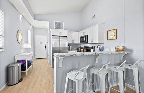 Palm Coast Condo | High Reviews! Updated Top Corner-Euro Village-Shops, Food & Bars-5 Min to Beach!