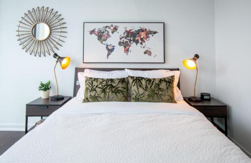 Toronto Entertainment District Apartment | High Rise Condo with Stunning Lake and CN tower view