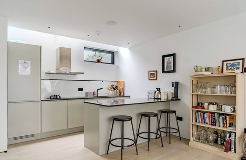 Southwark House | High standard Contemporary 3 Bedrooms House