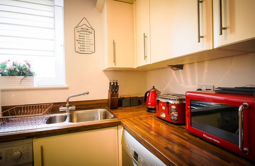 Southampton City Centre Apartment | High Street 2 BR Apartment - King Bed | Wise Stays