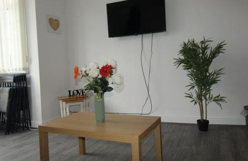 Thurnscoe House | High Street House Thurnscoe by Smart Corporate Stays