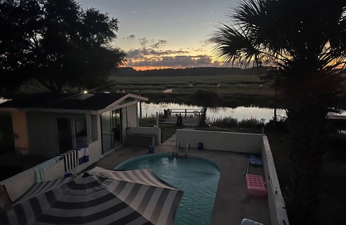 Beaufort House | High Tides & Positive Vibes with an elevator, pool and dock!