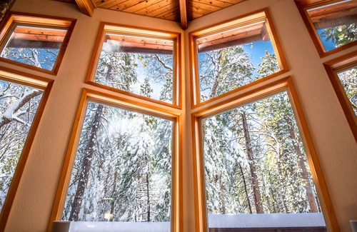 Dorrington Ski Chalet | High Trees Haven~EV Charging Plug, Sauna, Heat & A/C!
