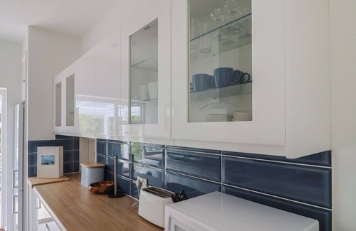 Lyme Regis House | HIGH TREES, pet friendly, country holiday cottage in Lyme Regis