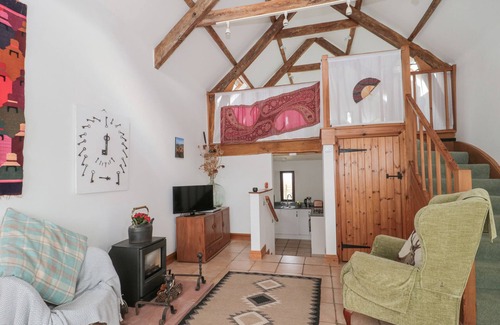 Horner Cottage | HIGHER PUTHAM BARN, pet friendly, with a garden in Wheddon Cross