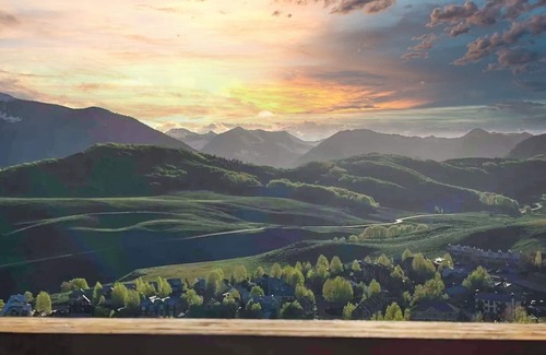 The Outlook Ski Chalet | Highest Condo in CB with Stunning Views from Porch