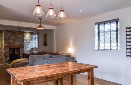 Ammanford House | Highfield Bungalow