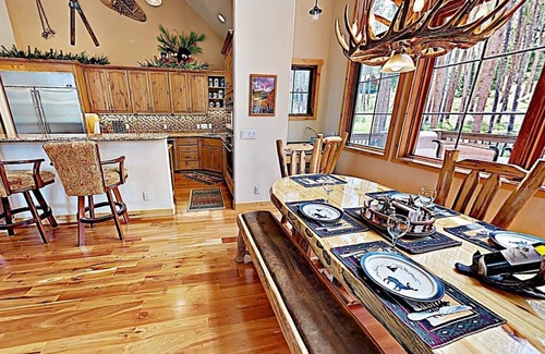 Fairways House | Highland Heaven, Free Shuttle/Parking, Hot Tub, 4 Private BR W/4 Private Baths.