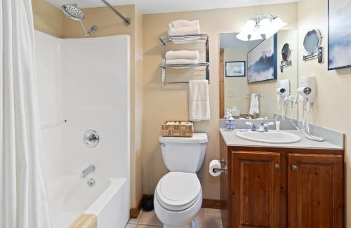 Snowshoe Apartment | Highland House 119 Next To Slopes Trails WiFi In Village With A View