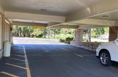 Highland Hills Hotel | Highland Manor Motel