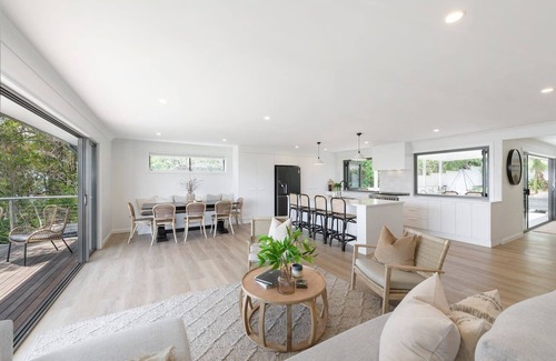 Nords Wharf House | Highland on the Lake An Idyllic Poolside Oasis