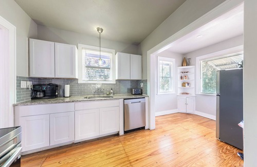 Highland Park Villa | Highland villa near downtown and military base.