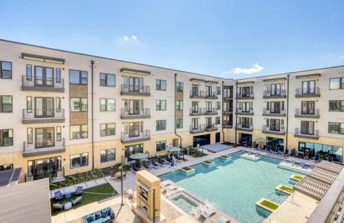 Highland Apartment | Highlands 2BR w Pool WD Gym vibrant area ATX-198