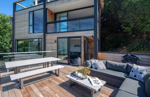 Queenstown Apartment | Highlands Apt – Luxury Lake Views, BBQ & Air Con