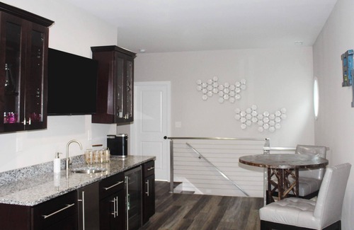 Louisville House | "Highlands Lookout: Your Gateway to Louisville's Ultimate Adventure!"