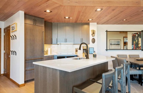 Highlands Townhomes Condo | Highlands Westview 208