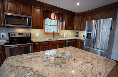 Schroon Lake Cabin | Highly recommended lake side cabin. Welcome to Majestic Pines on Schroon Lake.
